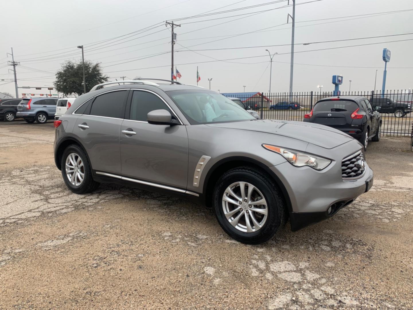 2009 Gray /Black Infiniti FX FX35 2WD (JNRAS18U39M) with an 3.5L V6 DOHC 24V engine, Automatic transmission, located at 1830 North Belt Line Road, Irving, TX, 75061, (469) 524-0199, 32.834373, -96.993584 - Photo#6